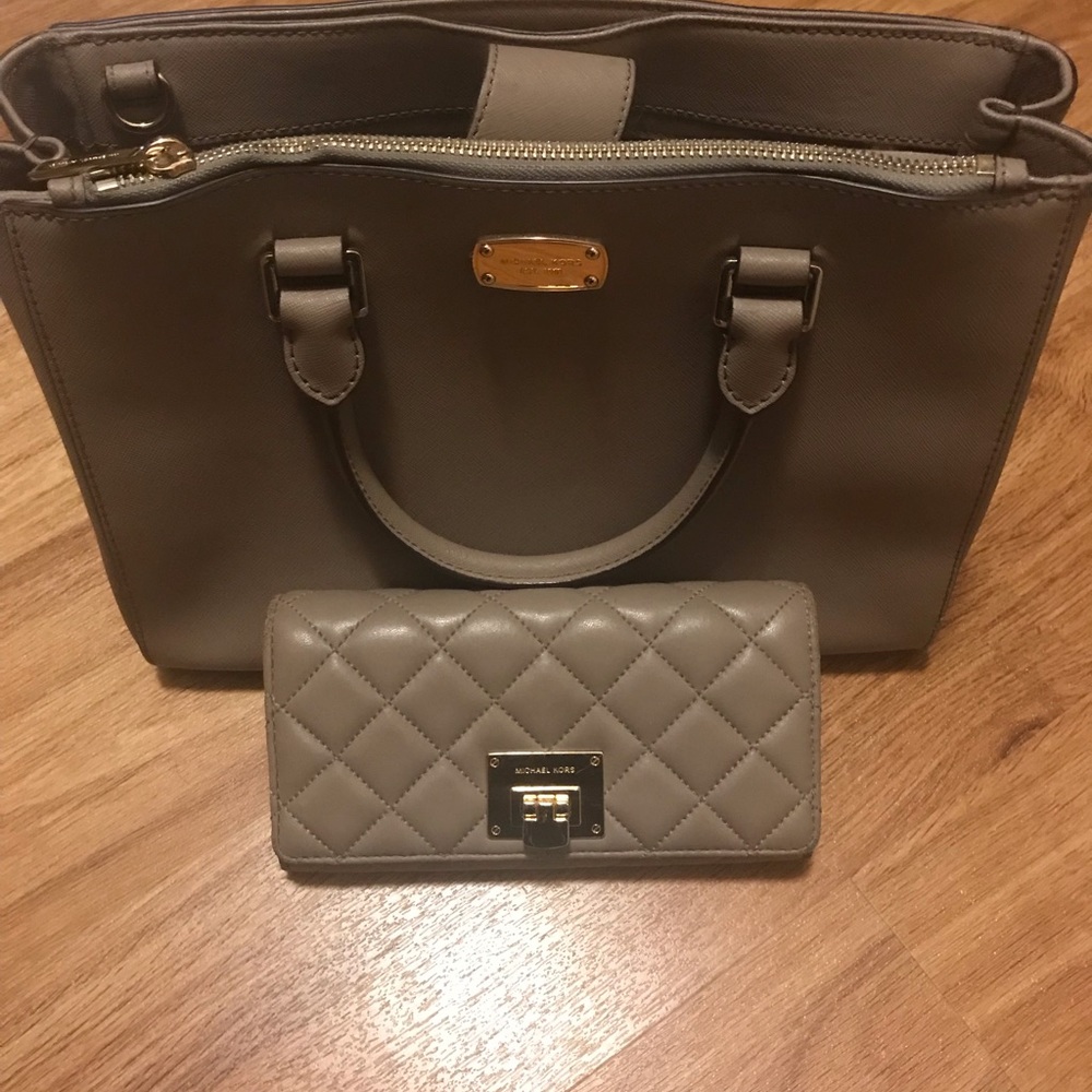 NEW WITHOUT TAGS MICHAEL KORS BAG AND WALLET